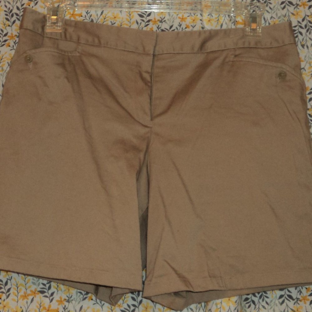 Shorts - Picture 2 of 4